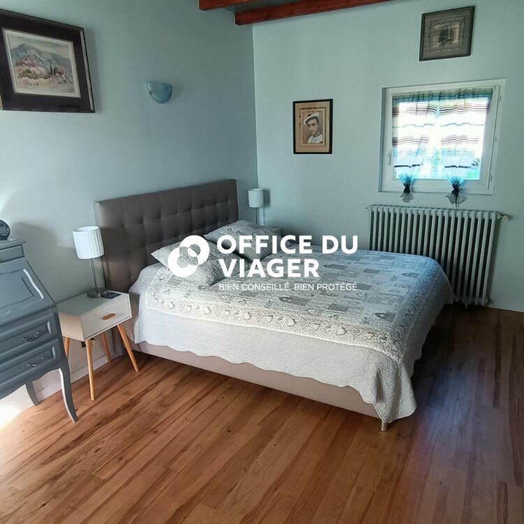 Ensemble immobilier - 8 pièces - 213,58 m²