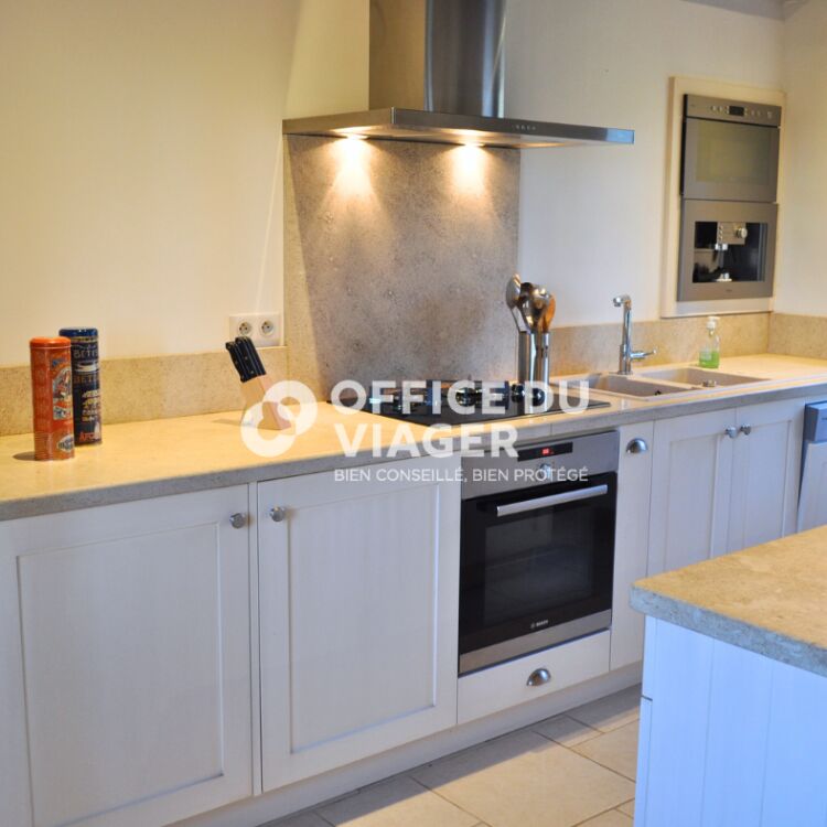 Maison - 6 pièces - 540 m²