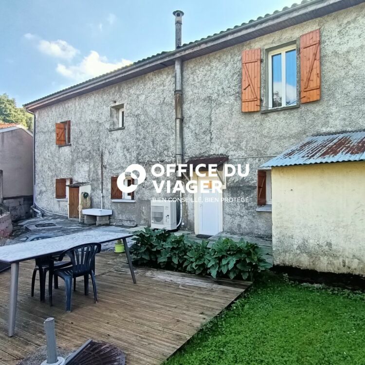 Ensemble immobilier - 8 pièces - 213,58 m²