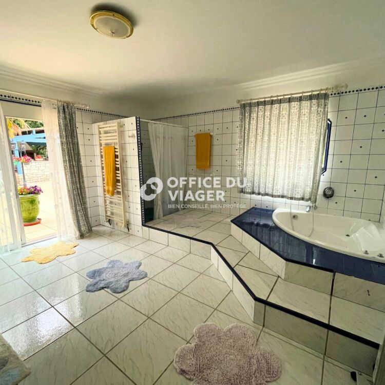 Maison - 9 pièces - 327,77 m²