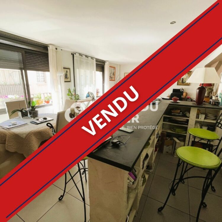 Maison divisée en 2 appartements - 8 pièces - 240,28 m²