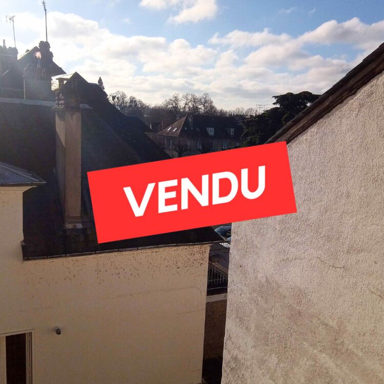 Immeuble - 1 fonds de commerce + 2 appartements - 172,76 m²