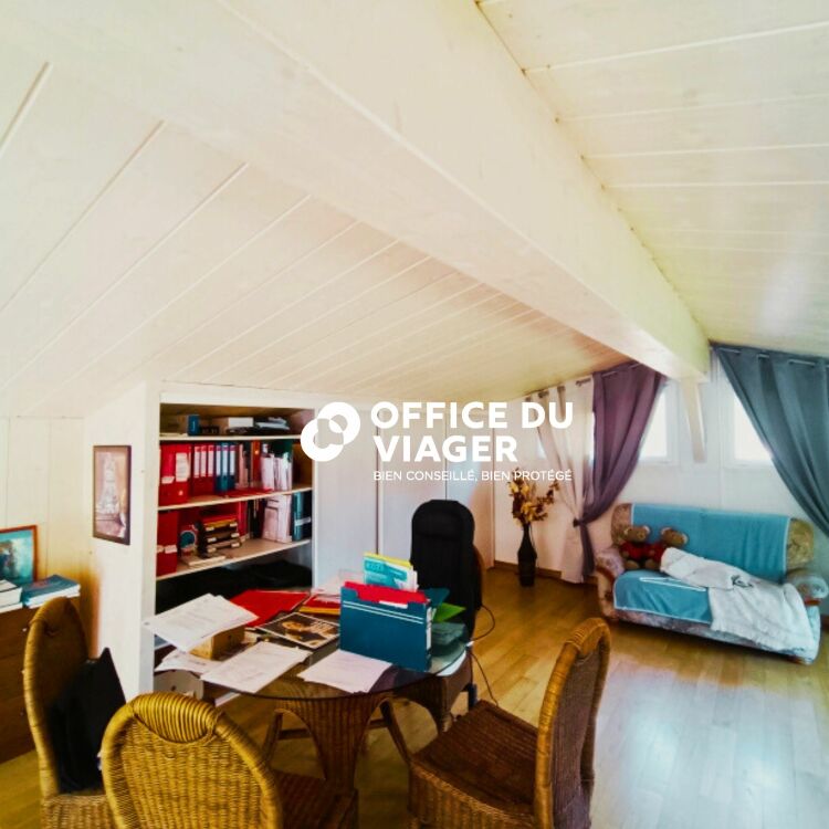 Maison -5 pièces - 210 m²