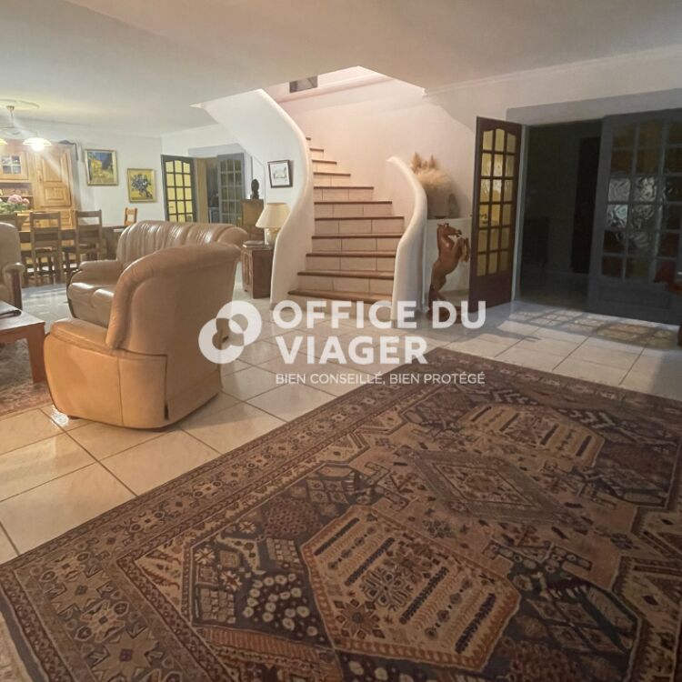 Maison - 9 pièces - 327,77 m²