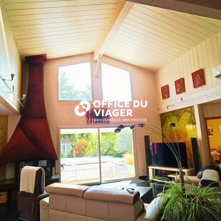 Maison -5 pièces - 210 m²