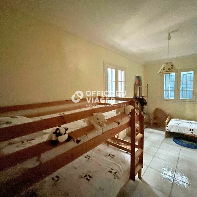 Maison - 9 pièces - 327,77 m²