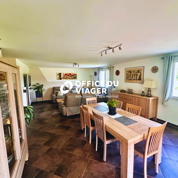 Maison - 7 pièces - 260 m²