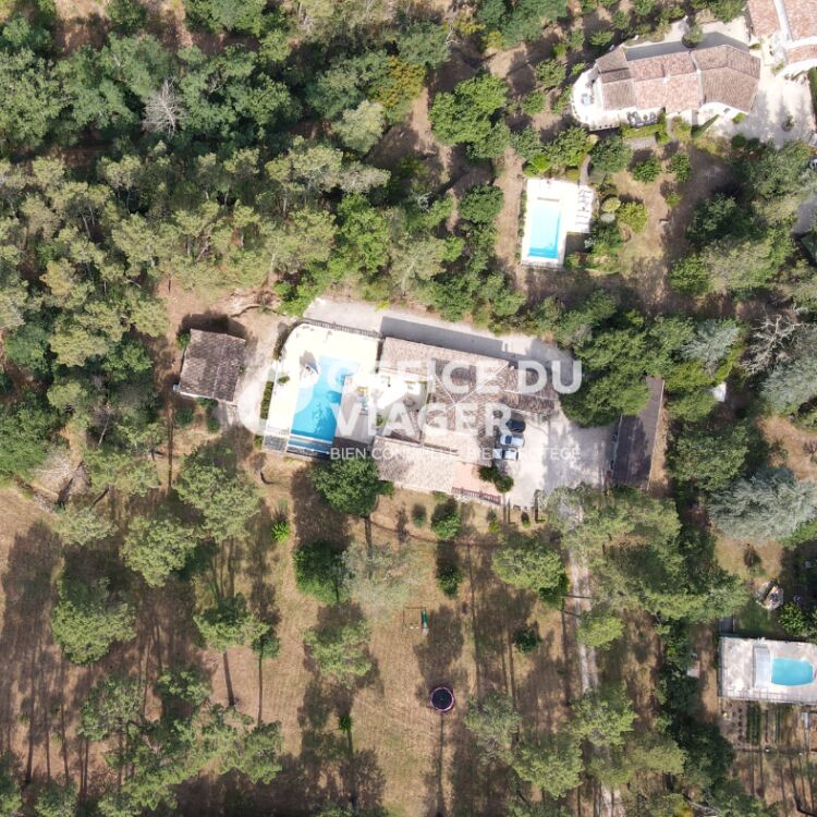 Maison - 9 pièces - 327,77 m²