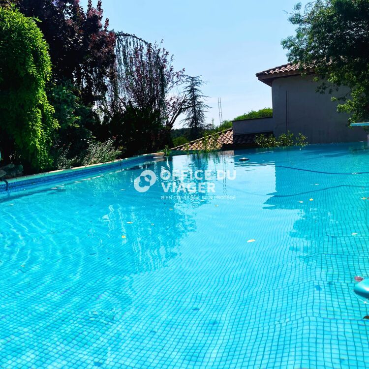 Maison - 6 pièces - 195 m²