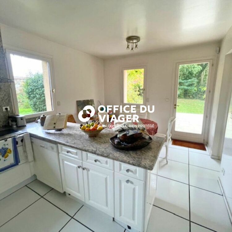 Maison - 7 pièces - 254 m²