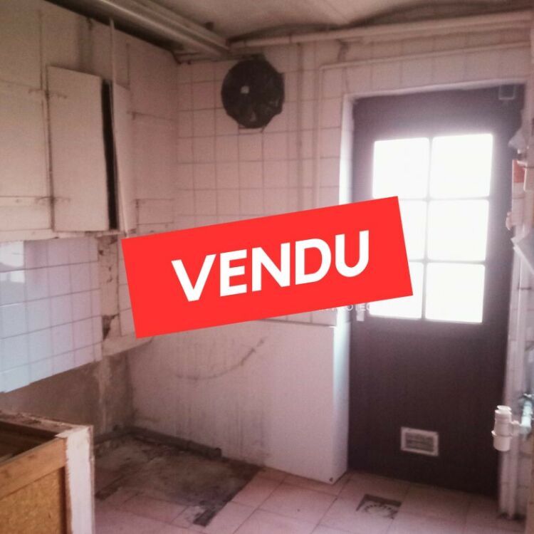 Immeuble - 1 fonds de commerce + 2 appartements - 172,76 m²