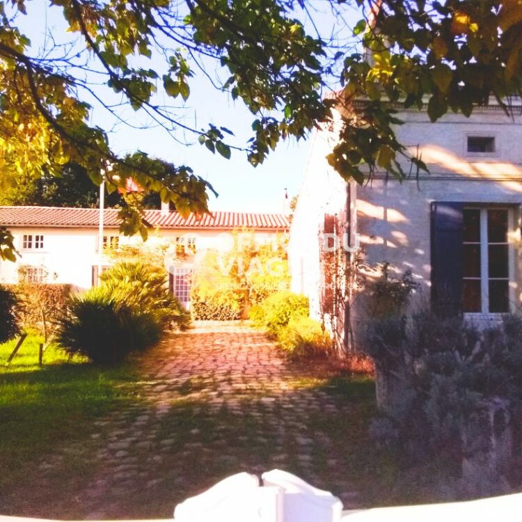 Maison - Gîte - 14 pièces - 483 m²