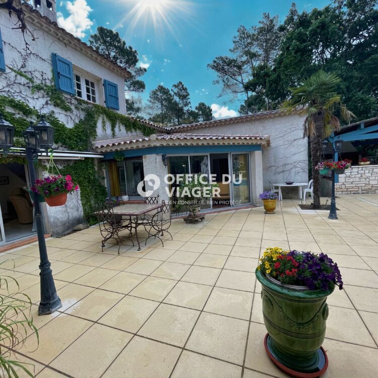 Maison - 9 pièces - 327,77 m²