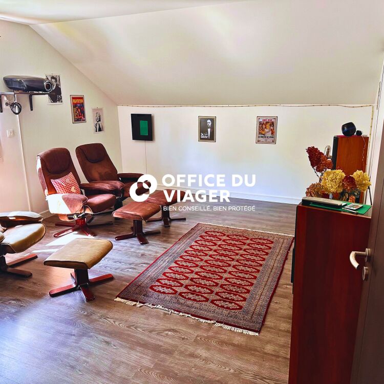 Maison - 7 pièces - 260 m²