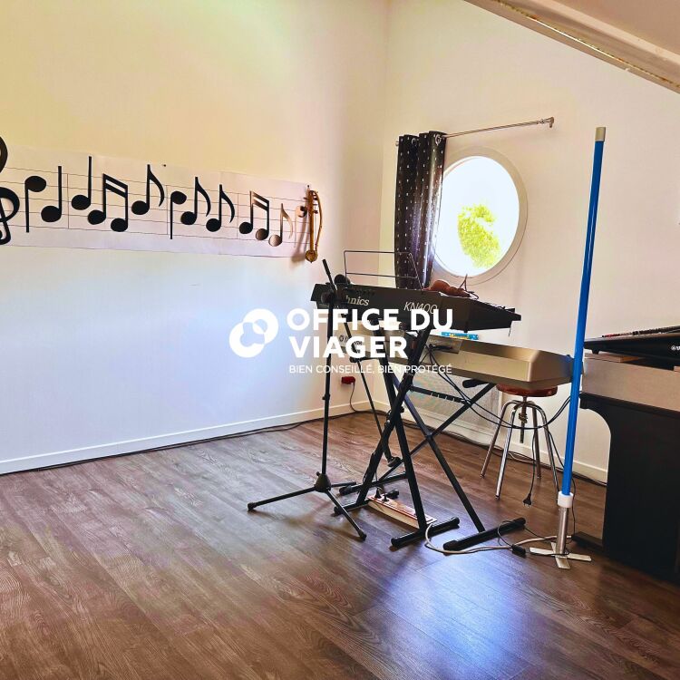 Maison - 7 pièces - 260 m²