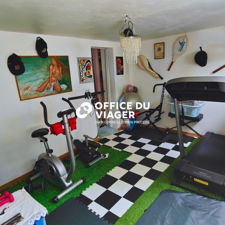 Maison - 7 pièces - 400 m²