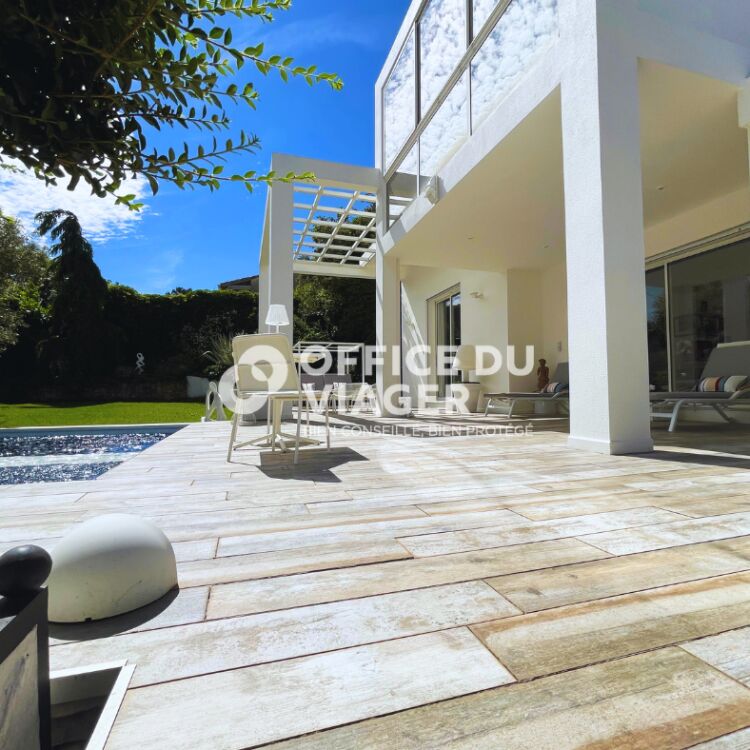 Maison - 5 pièces - 207 m²