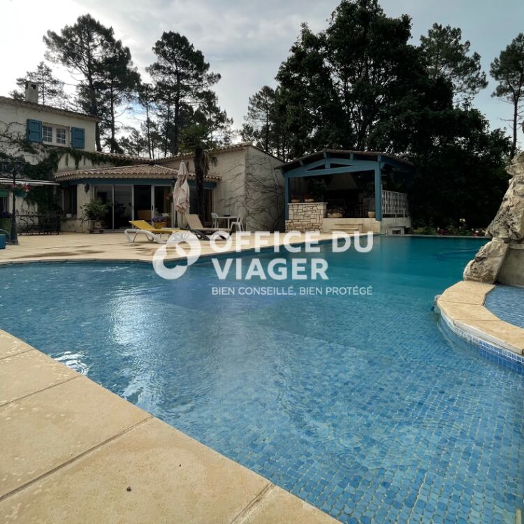Maison - 9 pièces - 327,77 m²