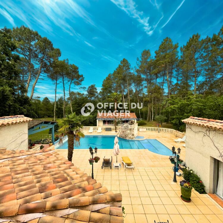 Maison - 9 pièces - 327,77 m²