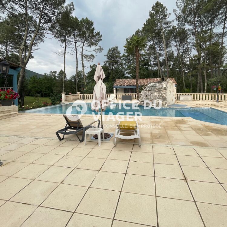 Maison - 9 pièces - 327,77 m²