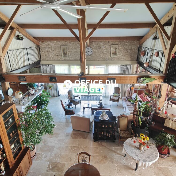 Maison - 5 pièces - 338,70 m²