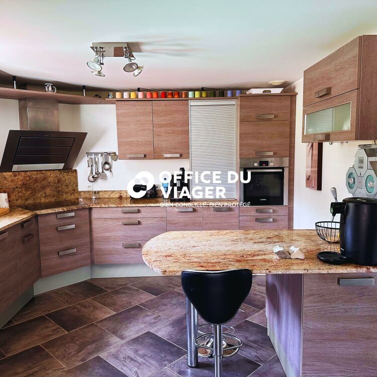 Maison - 7 pièces - 260 m²