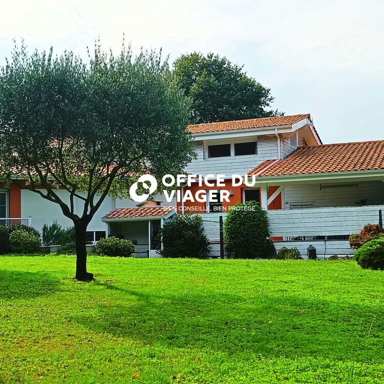 Maison -5 pièces - 210 m²