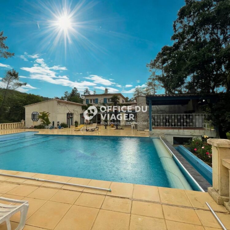 Maison - 9 pièces - 327,77 m²