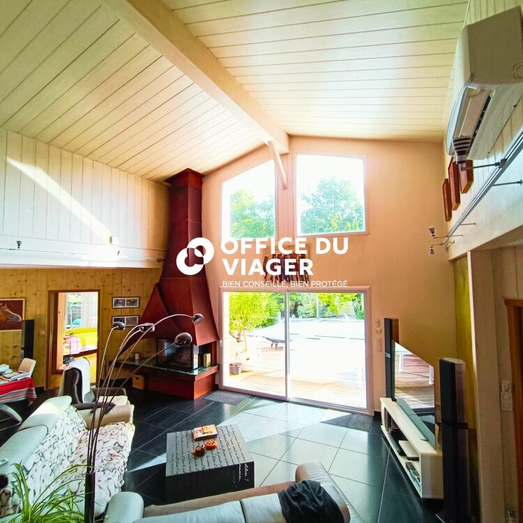 Maison -5 pièces - 210 m²