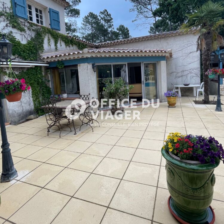 Maison - 9 pièces - 327,77 m²