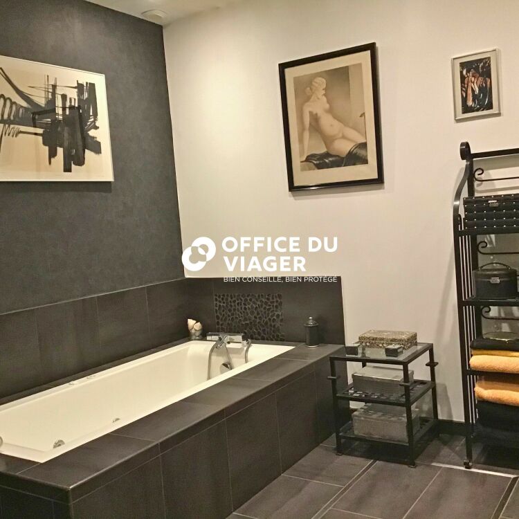 Maison - 7 pièces - 266 m²