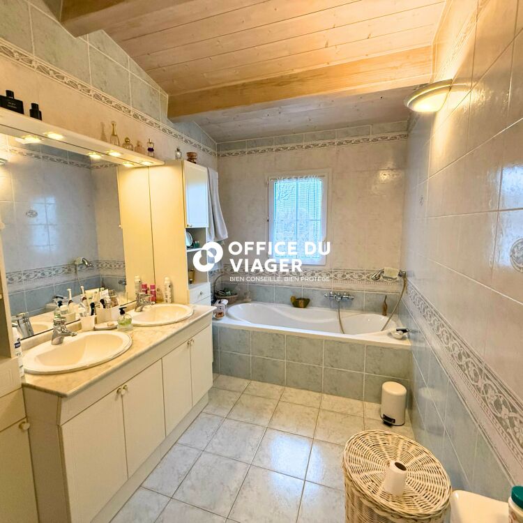 Maison - 6 pièces - 226 m²