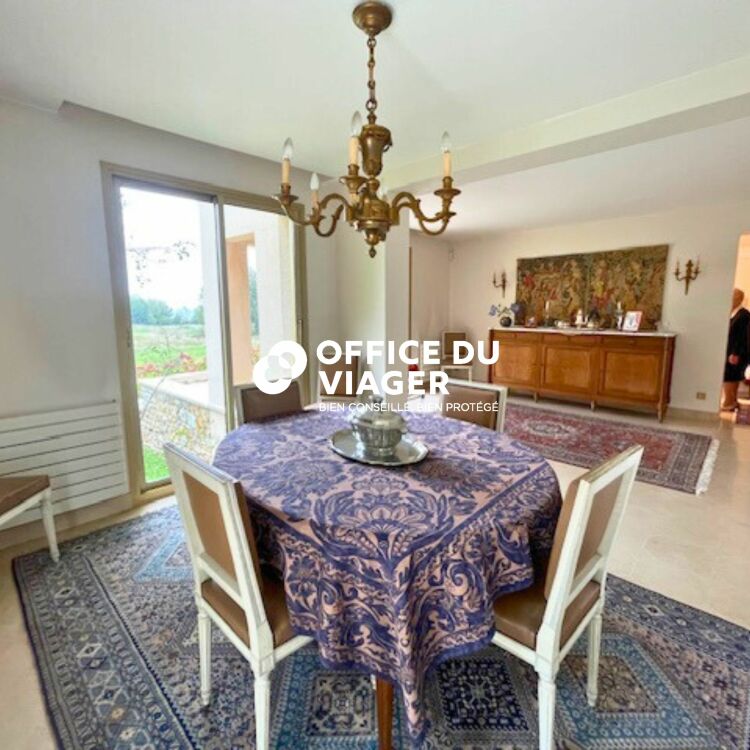 Maison - 7 pièces - 254 m²