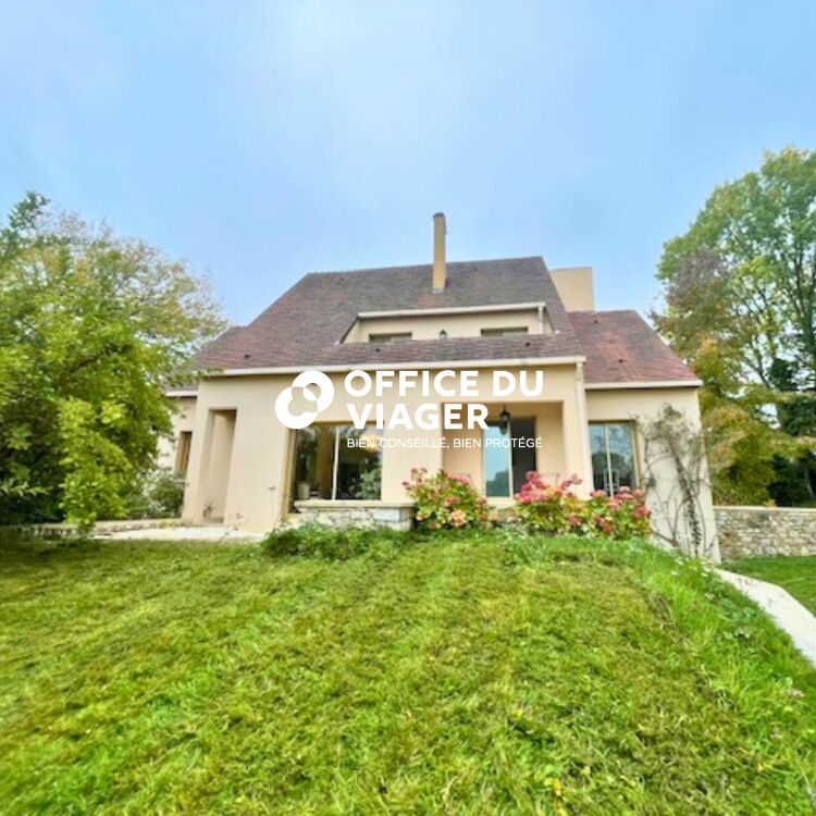 Maison - 7 pièces - 254 m²