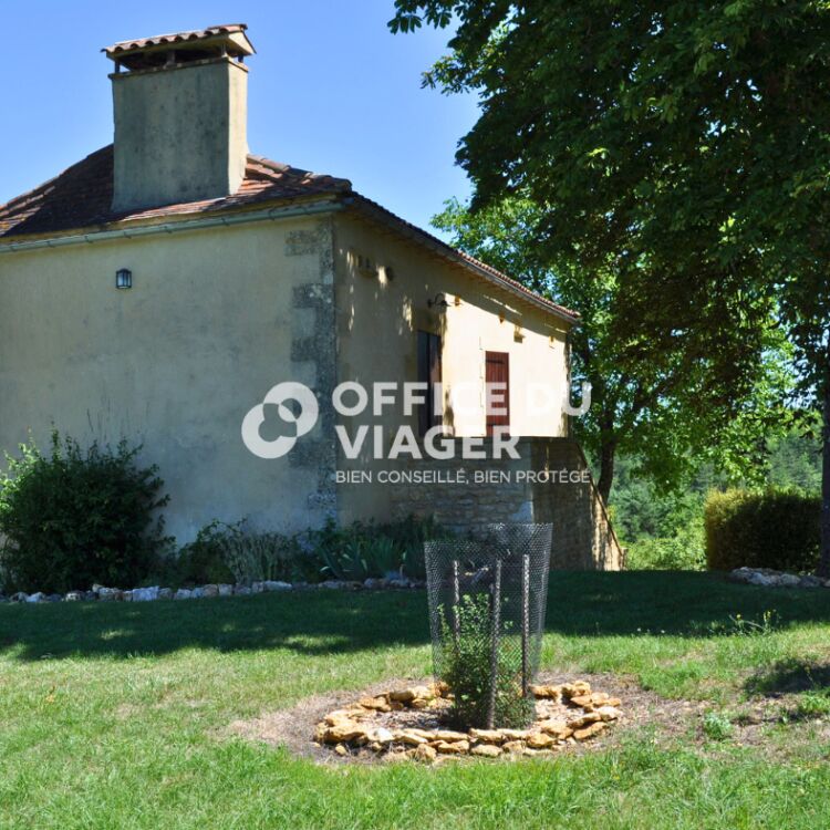 Maison - 6 pièces - 540 m²