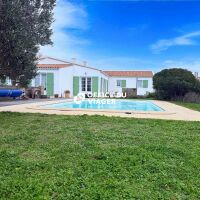 Maison - 6 pièces - 226 m²