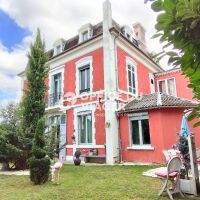 Maison - 8 pièces - 330 m²