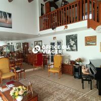 Maison - 6 pièces - 216,70 m²