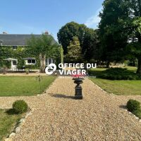 Maison - 7 pièces - 255 m²