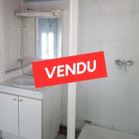 Immeuble - 1 fonds de commerce + 2 appartements - 172,76 m²