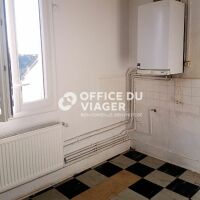 Immeuble - 1 fonds de commerce + 2 appartements - 172,76 m²