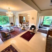 Maison - 7 pièces - 254 m²